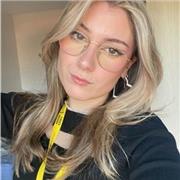 Hola! Soy Iria, recién graduada de la universidad y estoy disponible para dar clases a quién lo necesite, sin especificar. :)